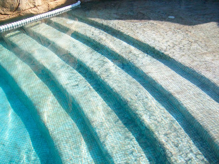 hd_glassmosaic_pools01_01.jpg